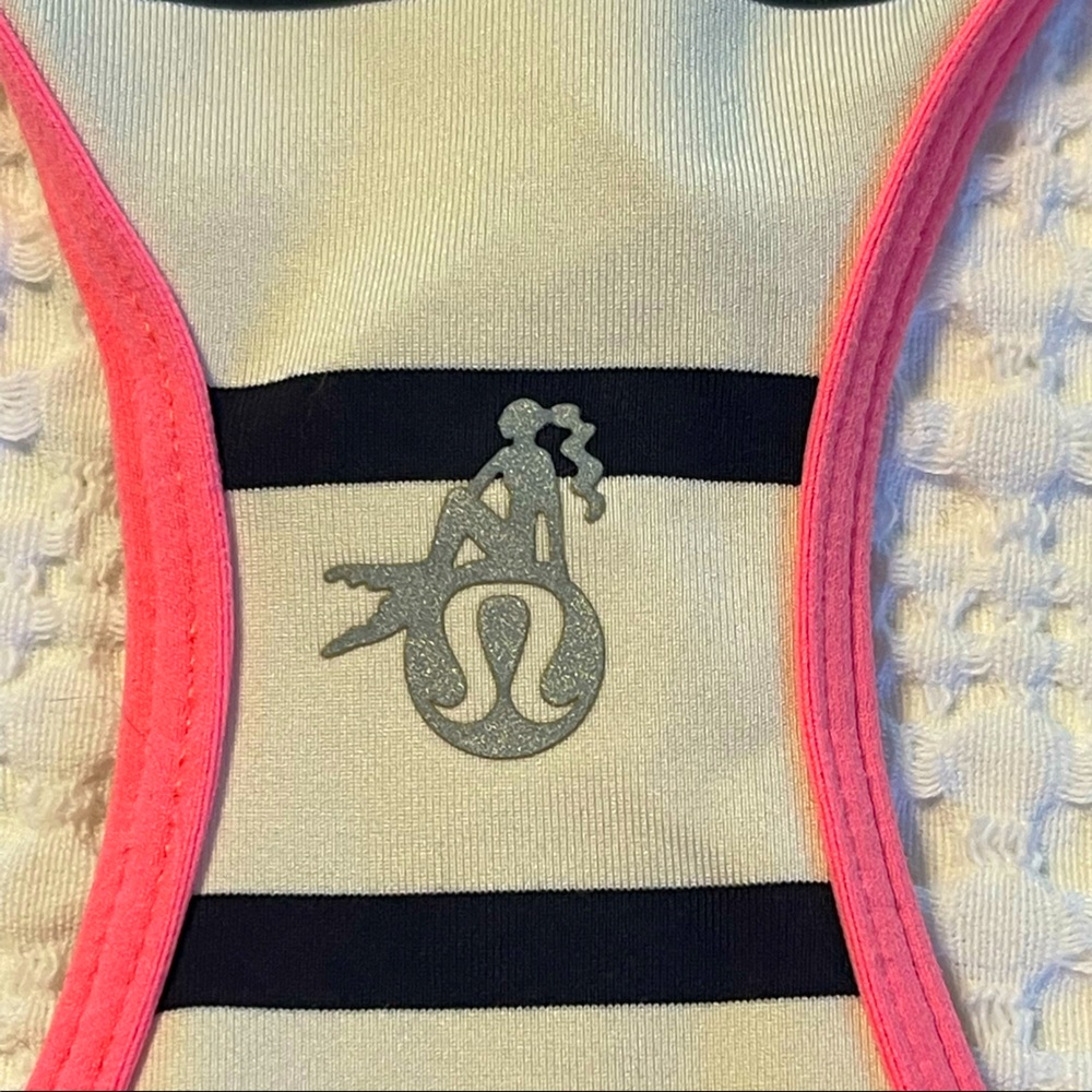 Rare 2013 lululemon Seawheeze Cool
Racerback Sz 4 EUC in lvory/Black/Pink
